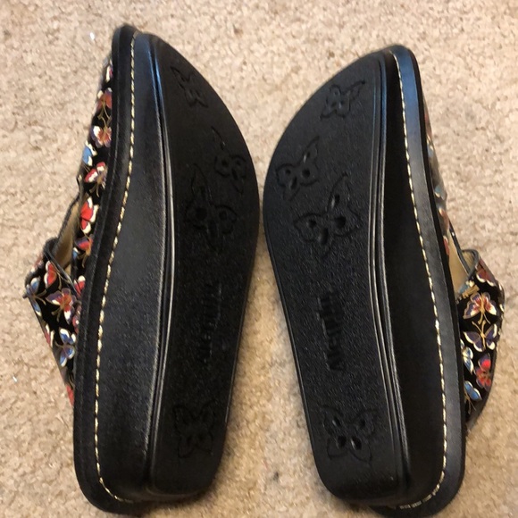 Alegria whimsical butterfly mule clogs.  Alg-316 - Picture 3 of 4